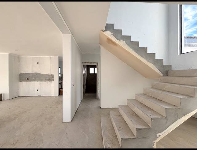 4 BEDROOM HOUSE FOR SALE IN SANDOWN